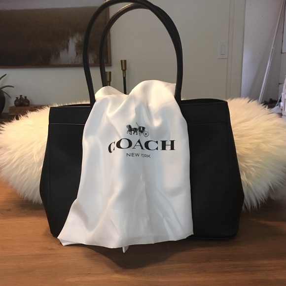 New w/tags Coach Carryall Tote Black - Picture 5 of 8